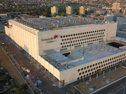 Luftaufnahme des Swiss Life Arena in Zürich.