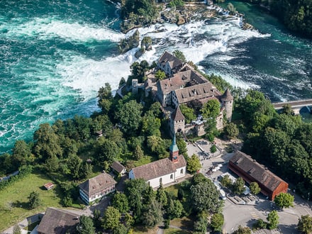 Schloss Laufen am Rheinfall bietet nebst der Gastronomie eine einzigartige Atmosphäre.