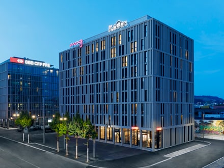 Das erste Stay Kooook steht in Bern Wankdorf im gleichen Gebäude wie das Moxy Bern. 