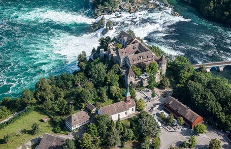 Schloss Laufen am Rheinfall bietet nebst der Gastronomie eine einzigartige Atmosphäre.