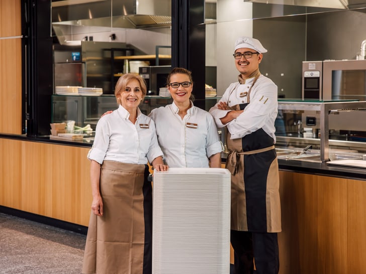 Mitarbeitende in einem SV Restaurant. 