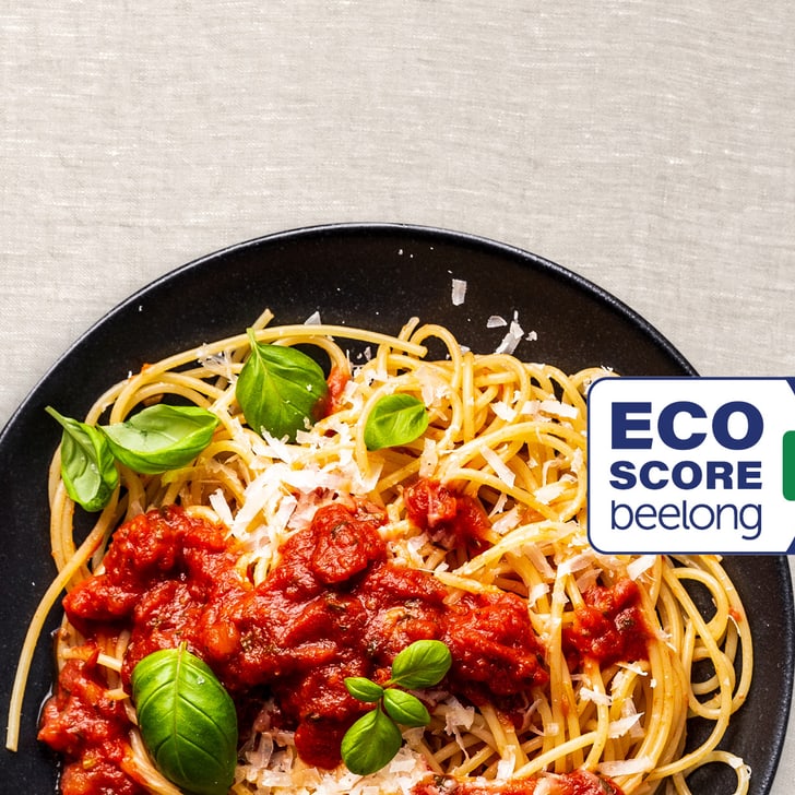 Spaghetti mit Tomatensauce und Eco-Score-Bewertung.