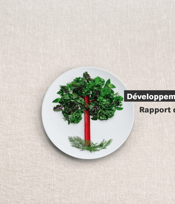 Arbre en légumes sur assiette, texte