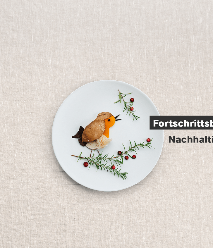 Vogel aus Essen auf Teller mit Zweigen, Fortschrittsbericht 2024.