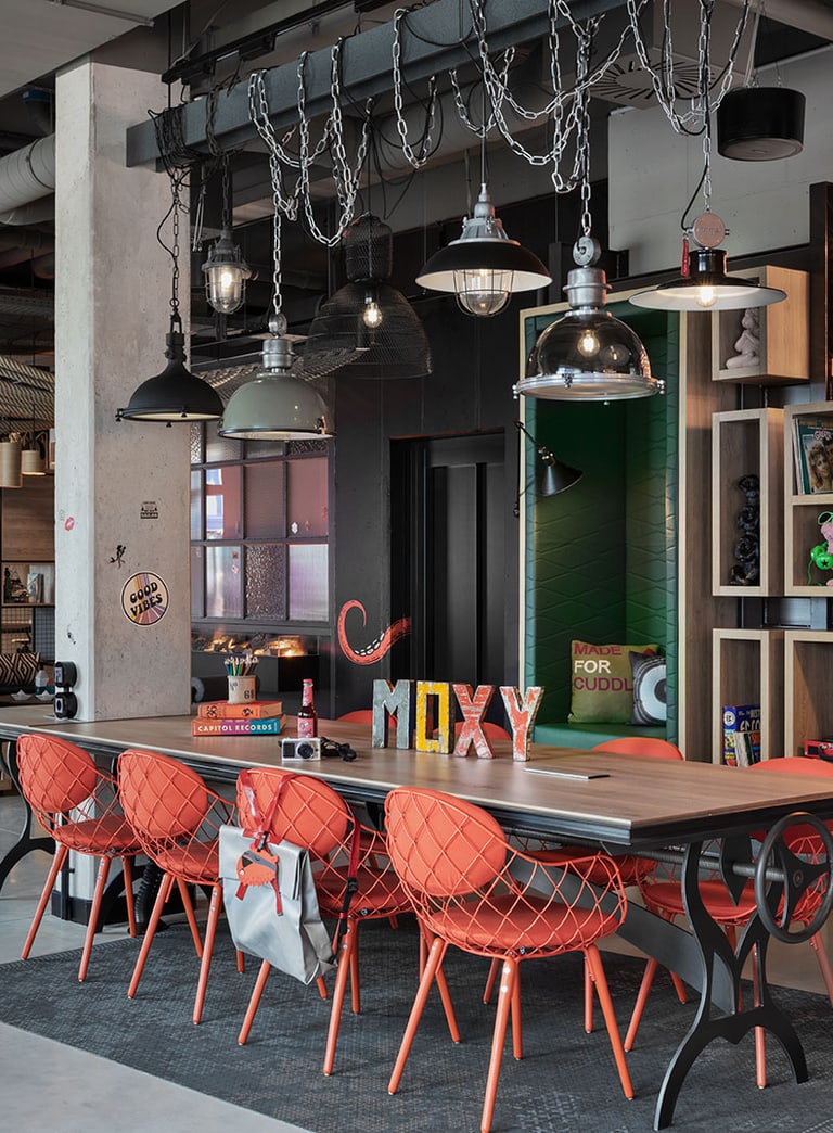 Innenansicht eines Moxy. 