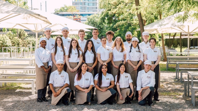 Gruppenfoto mit allen Lernenden