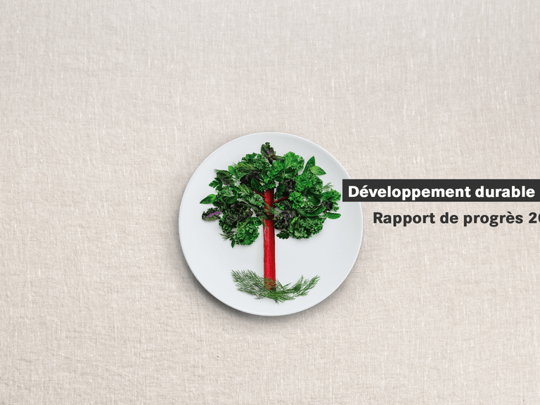 Arbre en légumes sur assiette, texte