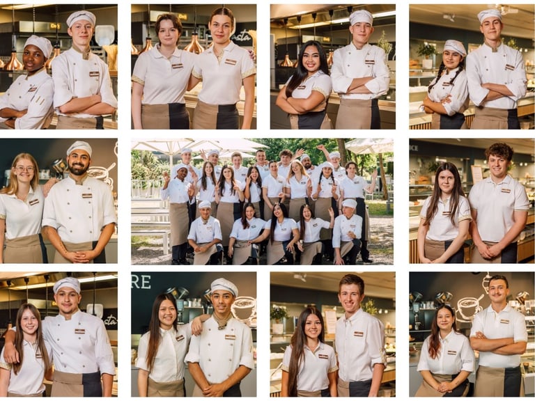 Gruppenfotos von Mitarbeitenden in Uniformen