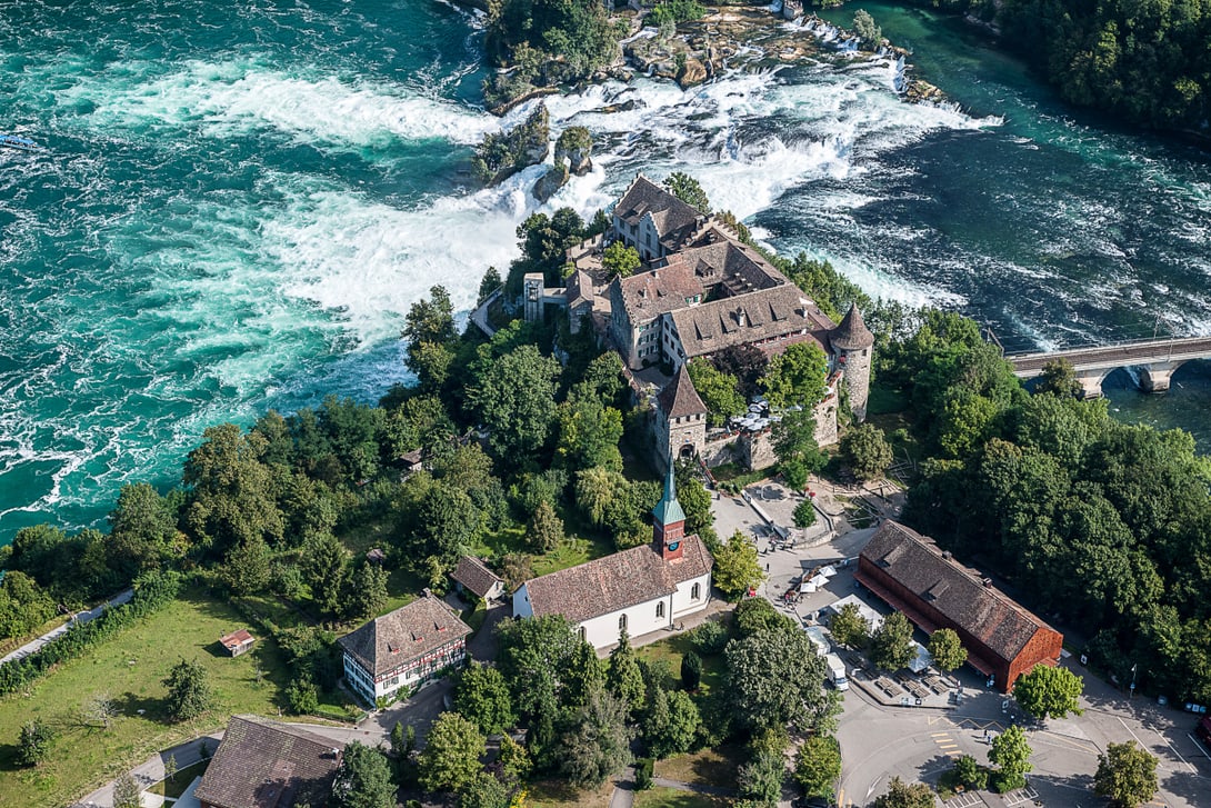 Schloss Laufen am Rheinfall bietet nebst der Gastronomie eine einzigartige Atmosphäre.